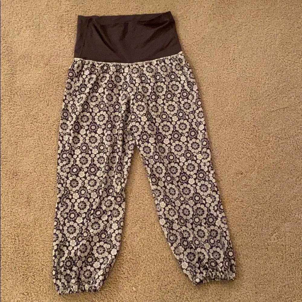 Lululemon polyester crop.